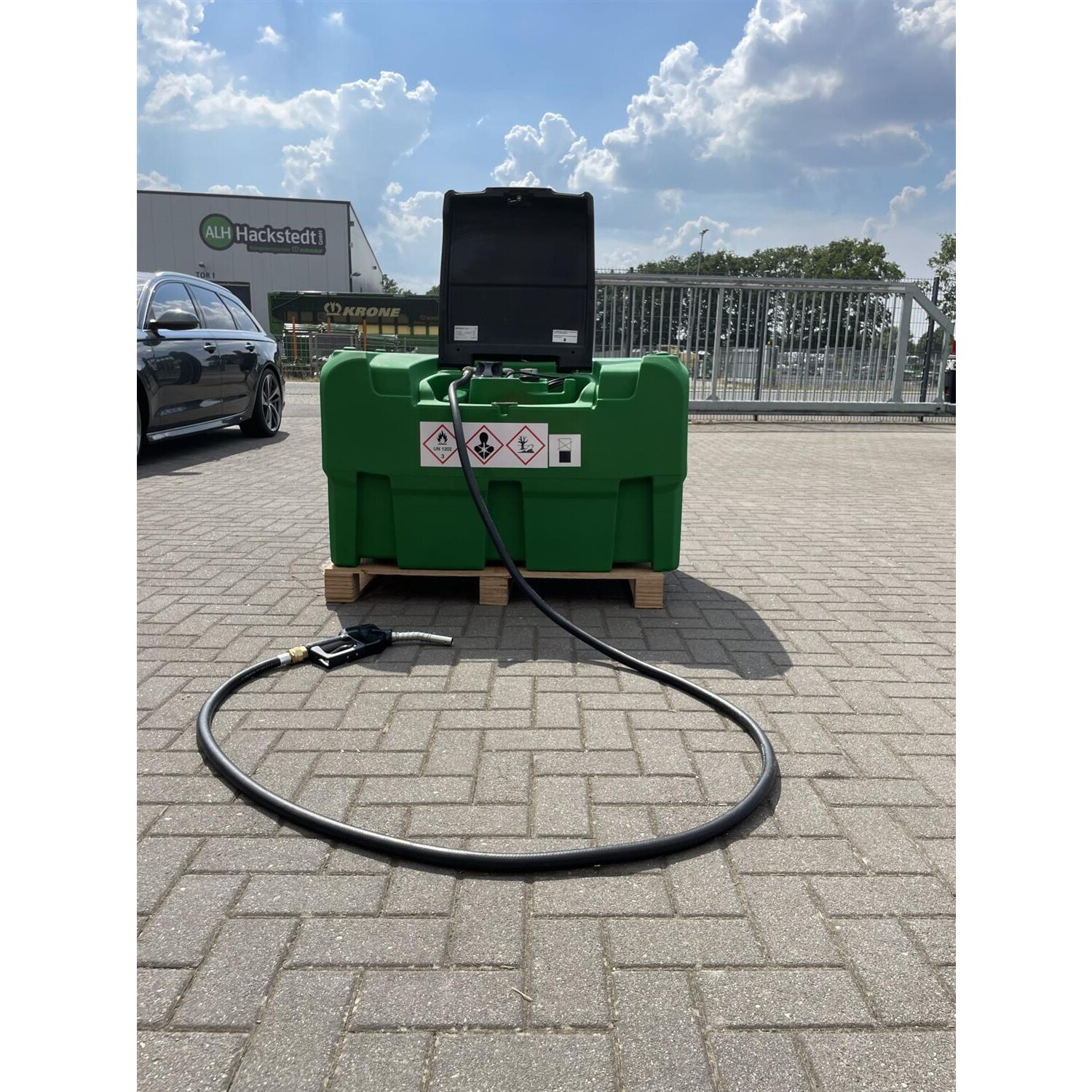 Diesel- / Pflanzenöltank | Kraftstofftank mit 0,3 bar druckgeprüft,  CE-zertifiziert und wird mit deutscher TÜV-Druckbescheinigung geliefert.